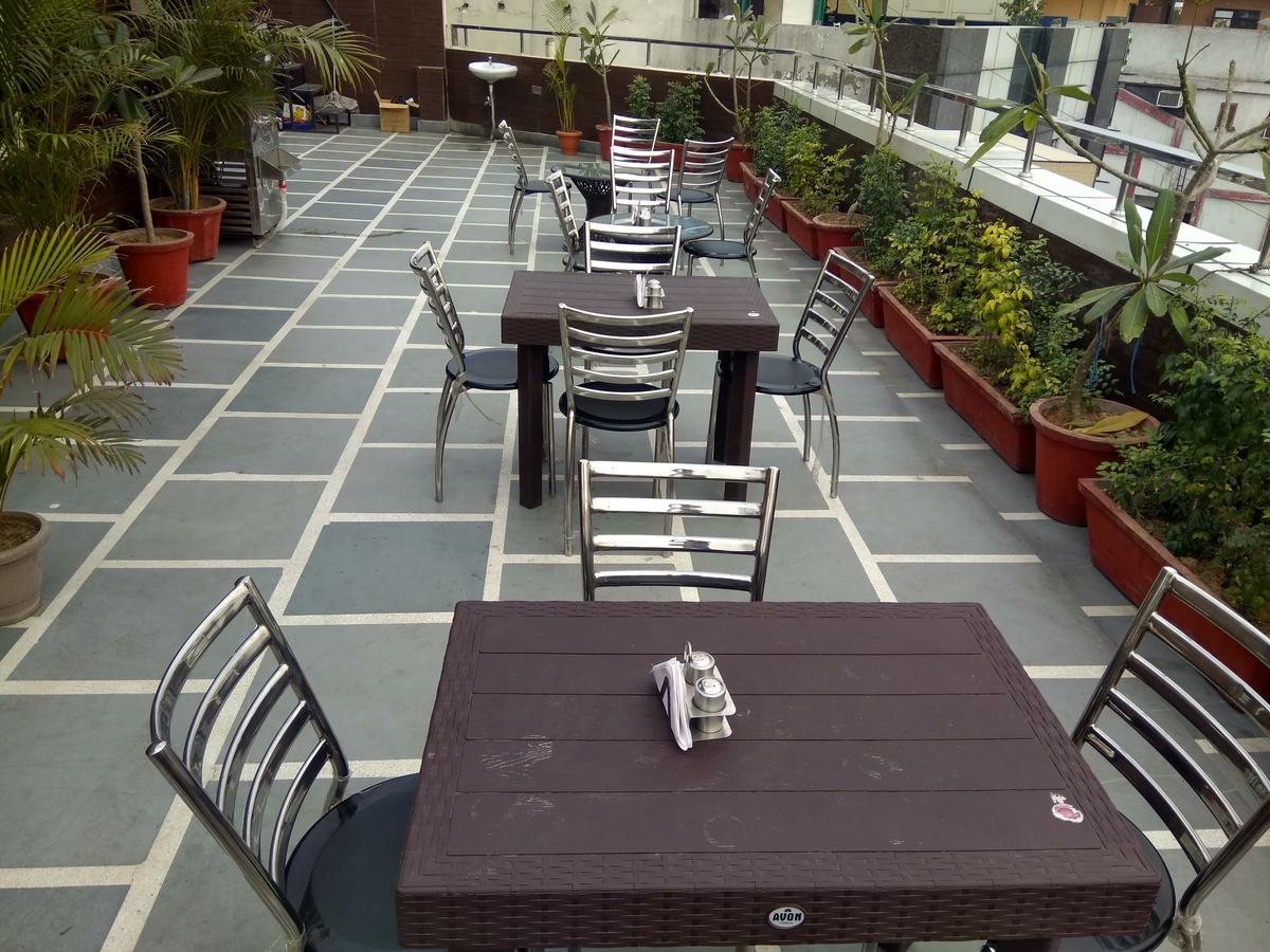 Pawan Plaza Hotel Near Blk Hospital New Delhi Exterior photo